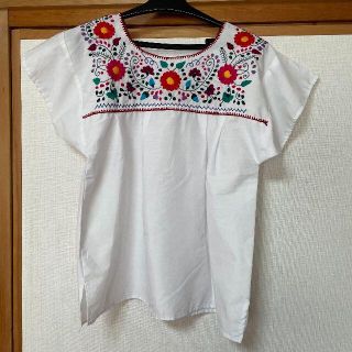 【新品未使用】刺繍入りシャツ(シャツ/ブラウス(半袖/袖なし))