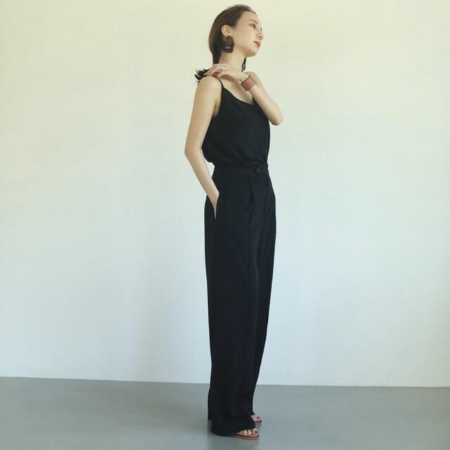 大人気！タグ付き未使用louren satin highwaist pants