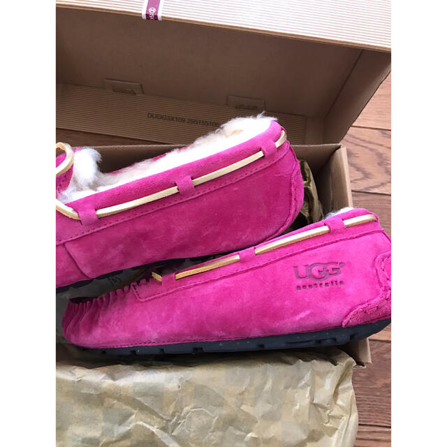 UGG(アグ)のUGG DAKOTA限定色　新品未使用 レディースの靴/シューズ(スリッポン/モカシン)の商品写真