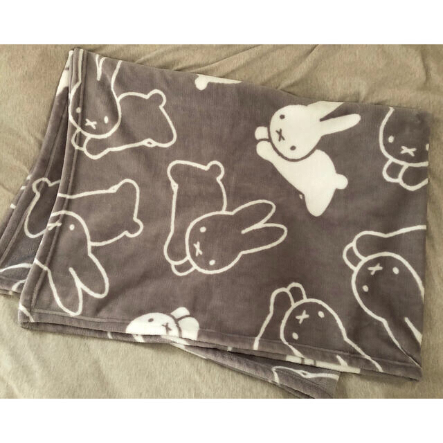 西川 ミッフィー ハーフ毛布 ブランケット グレー miffy | フリマアプリ ラクマ
