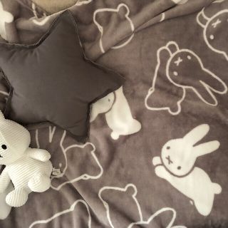 西川 - 西川 ミッフィー ハーフ毛布 ブランケット グレー miffy の通販 ...