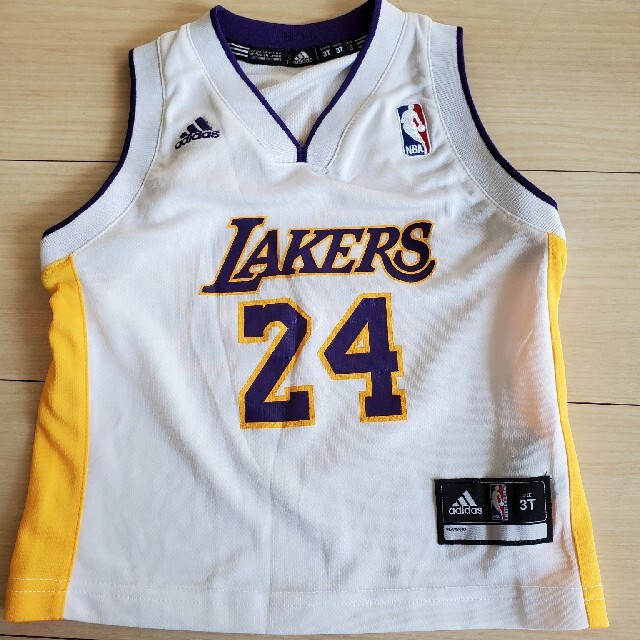 adidas(アディダス)のKOBE BRYANT NBA JERSEY 3T【正規品】 スポーツ/アウトドアのスポーツ/アウトドア その他(バスケットボール)の商品写真