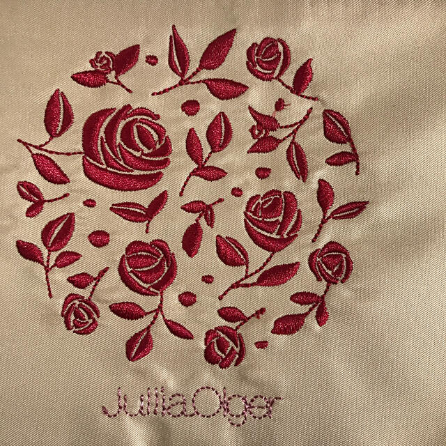 新品未使用品　JULLIAOLGERのポーチ　薔薇刺繍ポーチ　タッセル付き レディースのファッション小物(ポーチ)の商品写真