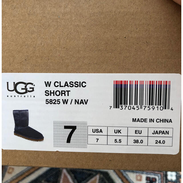 UGG(アグ)のUGG ムートンブーツ　ショート　ネイビー レディースの靴/シューズ(ブーツ)の商品写真