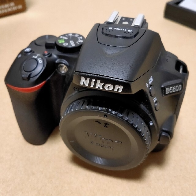 Nikon D5600 ダブルズームキット 美品箱付き