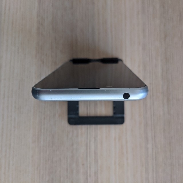 SHARP Android One S5 SIMフリー シルバー スマホ/家電/カメラのスマートフォン/携帯電話(スマートフォン本体)の商品写真