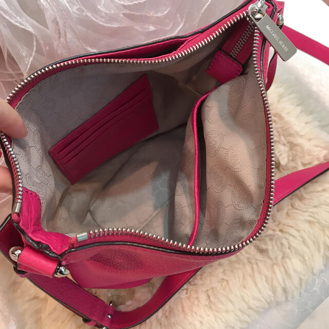 マイケルコース　ショルダーバッグ　レザー　ピンク レディースのバッグ(ショルダーバッグ)の商品写真