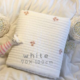 さくらんぼピンク刺繍 ベビー韓国イブル 　マット　掛布団 ホワイト70×100(ベビー布団)