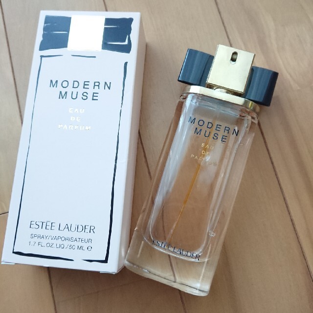 Estee Lauder(エスティローダー)のエスティローダー モダンミューズ オードパルファム 50ml コスメ/美容の香水(香水(女性用))の商品写真