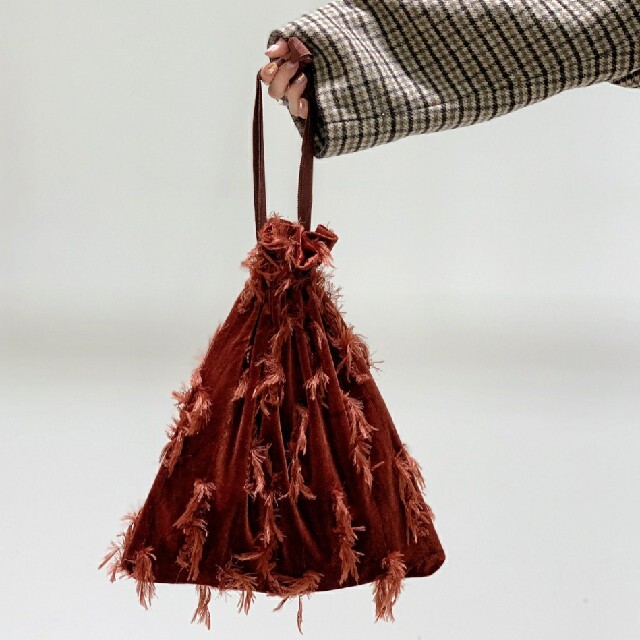 KBF(ケービーエフ)のKBF ベロアフリンジ巾着バッグ レディースのバッグ(トートバッグ)の商品写真