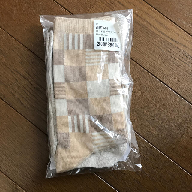 COCOONFITオフホワイト/ブロック柄 2枚重ね履きソックス レディースのレッグウェア(ソックス)の商品写真