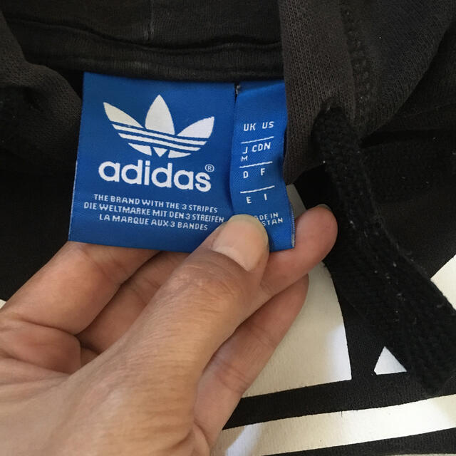 adidas(アディダス)のadidas アディダス　M パーカー　黒 レディースのトップス(パーカー)の商品写真