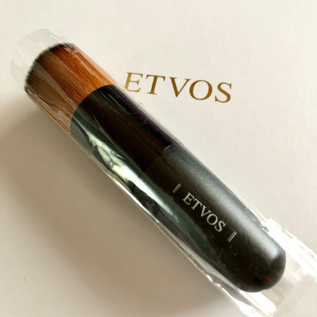 ETVOS(エトヴォス)の新品未使用 etvos エトヴォス フラットトップブラシ　フェイスブラシ コスメ/美容のメイク道具/ケアグッズ(チーク/フェイスブラシ)の商品写真