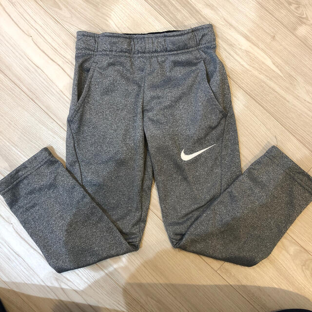 NIKE(ナイキ)のNIKE  裏起毛　xs  パンツ　美品 キッズ/ベビー/マタニティのキッズ服男の子用(90cm~)(パンツ/スパッツ)の商品写真