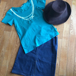 サンカンシオン(3can4on)の美品 ターコイズブルー Tシャツ(Tシャツ(半袖/袖なし))