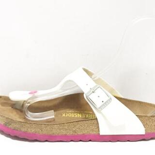 ビルケンシュトック(BIRKENSTOCK)のビルケンシュトック サンダル 38 - 白(サンダル)