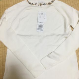 ジルスチュアート(JILLSTUART)の新品タグ付　JILLSTUART ビジュー付ニット(ニット/セーター)