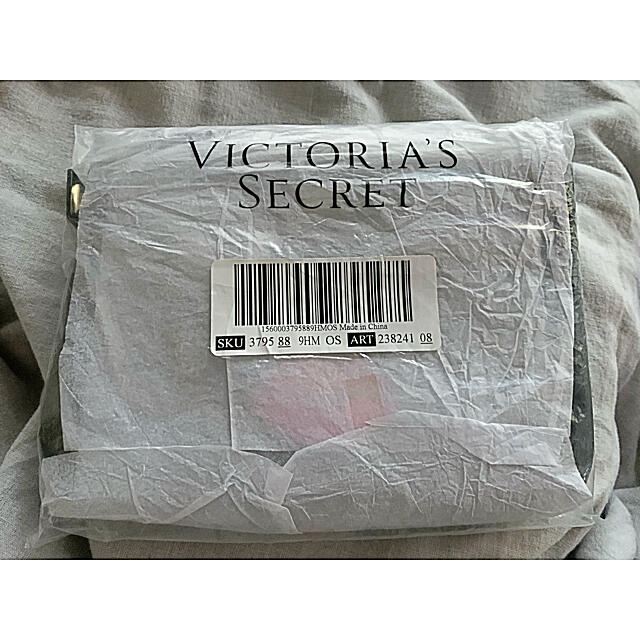 Victoria's Secret(ヴィクトリアズシークレット)の新品☆ヴィクトリアシークレット　ポーチ レディースのファッション小物(ポーチ)の商品写真