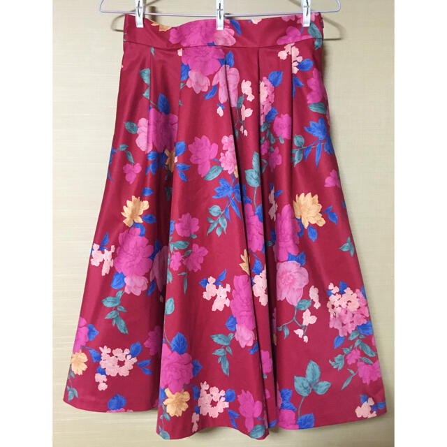 31 Sons de mode(トランテアンソンドゥモード)のトランテアン　花柄スカート レディースのスカート(ひざ丈スカート)の商品写真