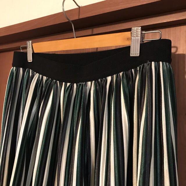 ZARA(ザラ)の美品★ZARA ザラ  プリーツスカート　ストライプ　ユニクロ レディースのスカート(ひざ丈スカート)の商品写真