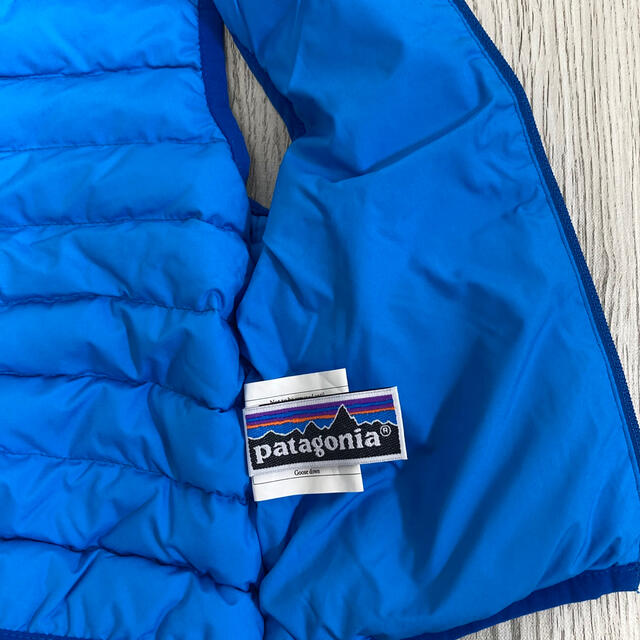 patagonia(パタゴニア)のPatagonia ダウンベスト　ベビー キッズ/ベビー/マタニティのベビー服(~85cm)(ジャケット/コート)の商品写真