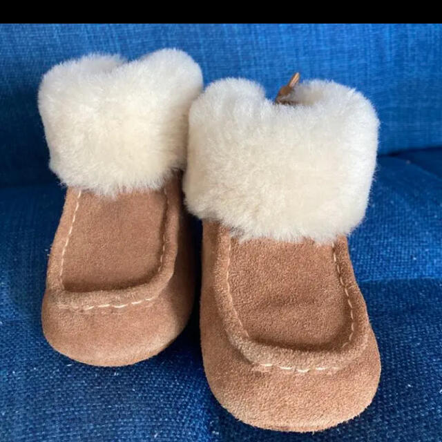 UGG(アグ)のアグ　ベビーブーツ キッズ/ベビー/マタニティのベビー靴/シューズ(~14cm)(ブーツ)の商品写真