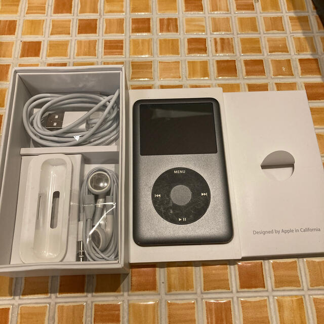 iPad(アイパッド)の【美品•動作確認済】iPod classic 160GB スマホ/家電/カメラのオーディオ機器(ポータブルプレーヤー)の商品写真