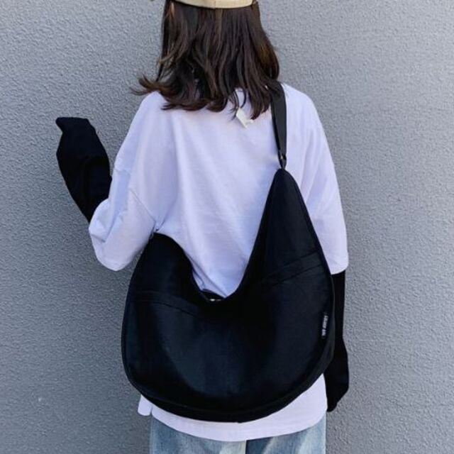 （HEARTS専用）バナナ☆キャンバスショルダーバッグ (ブラック) レディースのバッグ(ショルダーバッグ)の商品写真