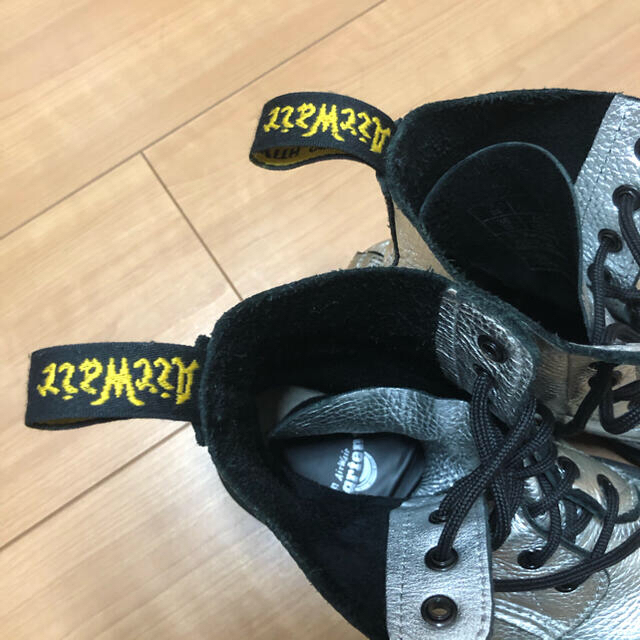 Dr.Martens(ドクターマーチン)の[最終値下げ]ドクターマーチン　シルバー　8ホール レディースの靴/シューズ(ブーツ)の商品写真