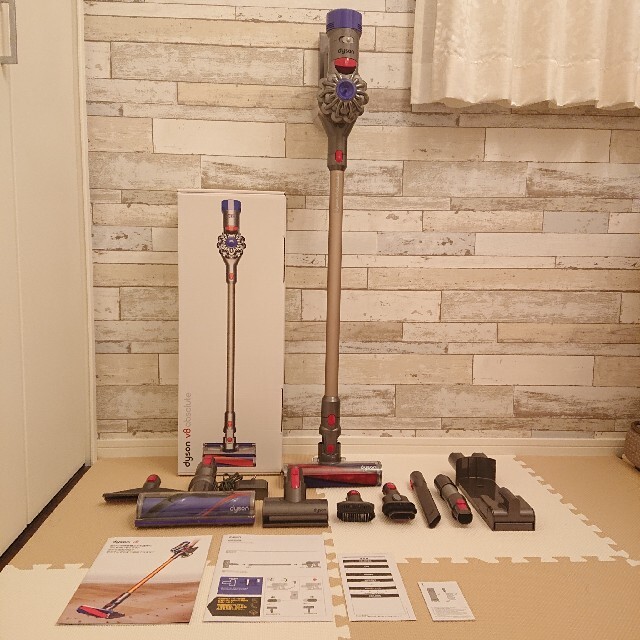 Dyson(ダイソン)のdyson V8 Absolute スマホ/家電/カメラの生活家電(掃除機)の商品写真