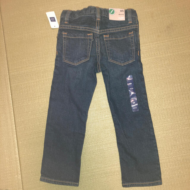 babyGAP(ベビーギャップ)のGAP 95cmデニムジーンズ　未使用 キッズ/ベビー/マタニティのキッズ服男の子用(90cm~)(パンツ/スパッツ)の商品写真