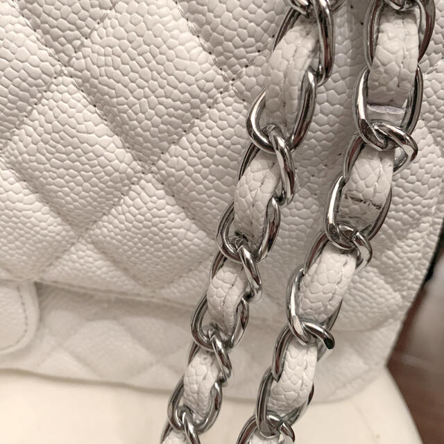 マトラッセ　白　ホワイト　シルバー金具 レディースのバッグ(ショルダーバッグ)の商品写真
