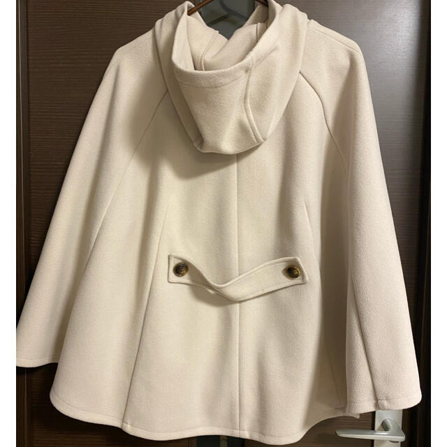 CECIL McBEE(セシルマクビー)の新品　セシルマクビー のポンチョ型コート レディースのジャケット/アウター(ポンチョ)の商品写真