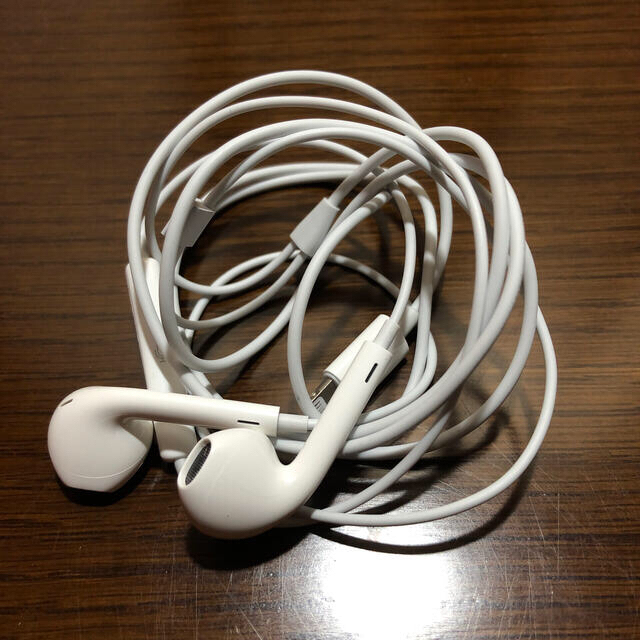 Apple(アップル)のiphone earphone(単体のみ) スマホ/家電/カメラのオーディオ機器(ヘッドフォン/イヤフォン)の商品写真