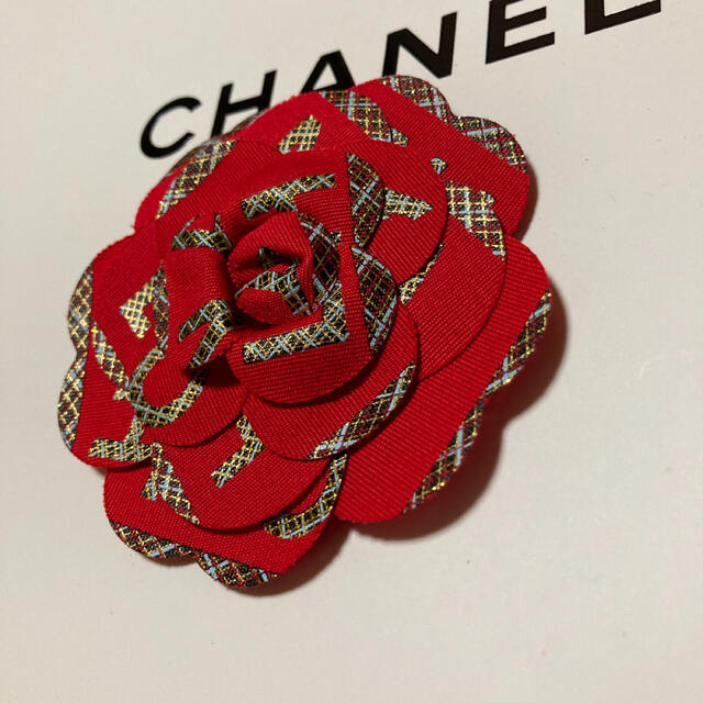 CHANEL(シャネル)のCHANEL シャネル 2020/限定レッド✨立体カメリア 【1枚】✨ インテリア/住まい/日用品のオフィス用品(ラッピング/包装)の商品写真