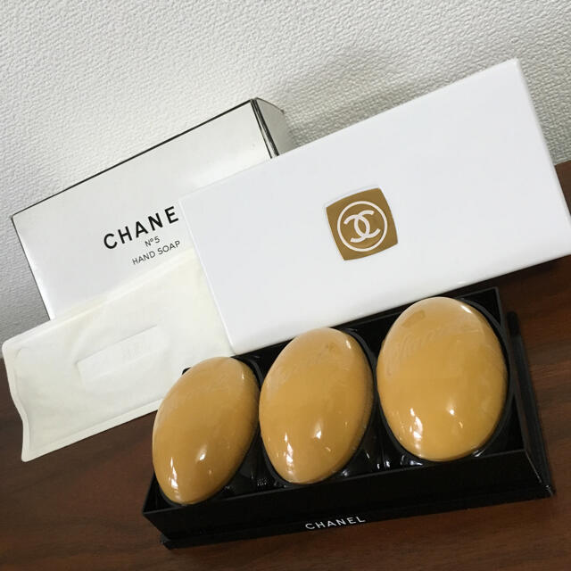 CHANEL(シャネル)の◉ 《新品未使用》CHANEL  石鹸 ハンドソープ  No.5  セット コスメ/美容のボディケア(ボディソープ/石鹸)の商品写真