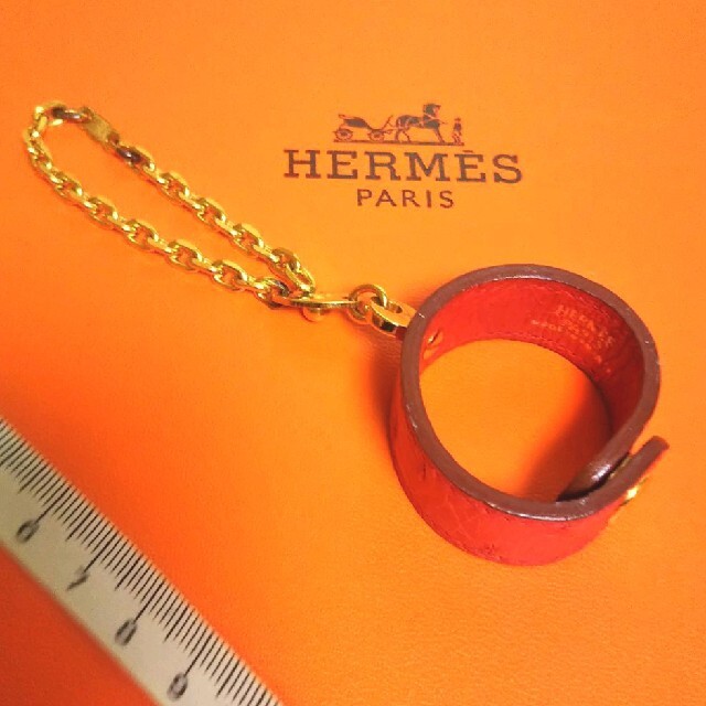 Hermes(エルメス)の⭐️ エルメス HERMES グローブホルダー チャーム オーストリッチ 金 レディースのファッション小物(その他)の商品写真