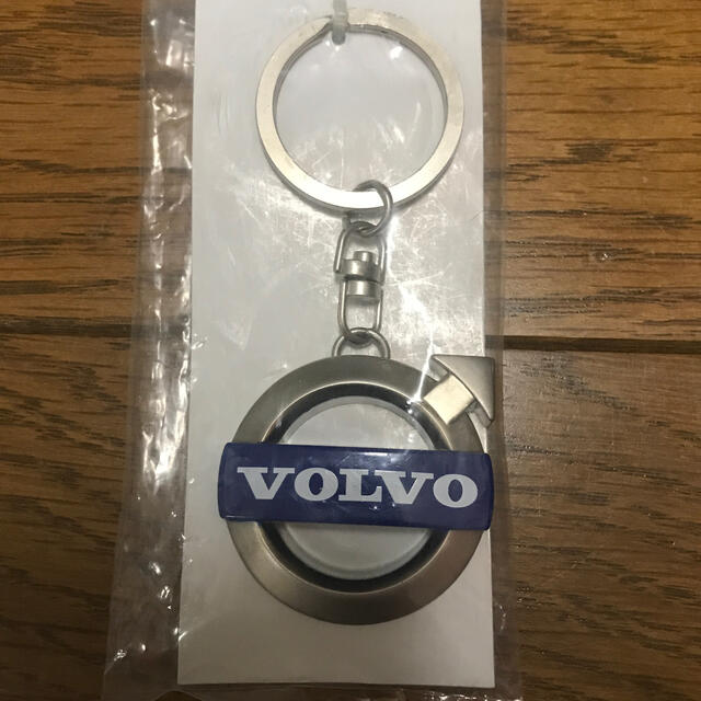 Volvo(ボルボ)のVOLVO キーホルダー非売品 エンタメ/ホビーのコレクション(ノベルティグッズ)の商品写真