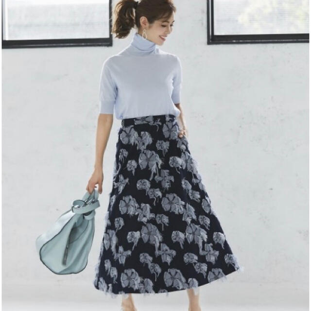 Drawer(ドゥロワー)のSEVEN TEN  センブンテン　フリンジジャガードスカート(ネイビー) レディースのスカート(ロングスカート)の商品写真