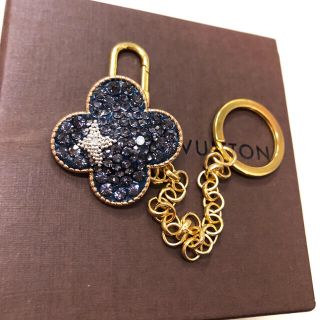 スワロフスキー(SWAROVSKI)のクローバーキーホルダー　新品未使用(キーホルダー)