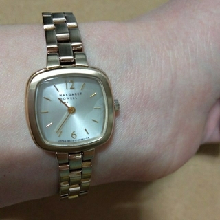 マーガレットハウエル(MARGARET HOWELL)のマーガレットハウエル　時計　ソーラー　ゴールド(腕時計)