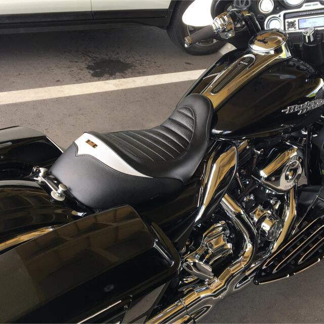 Harley Davidson(ハーレーダビッドソン)のツーリング　ソロシート　K&H 08〜20まで 自動車/バイクのバイク(パーツ)の商品写真