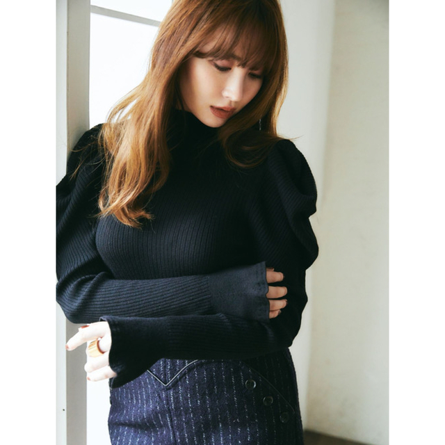 her lip to  Volume sleeve Rib Knit Top