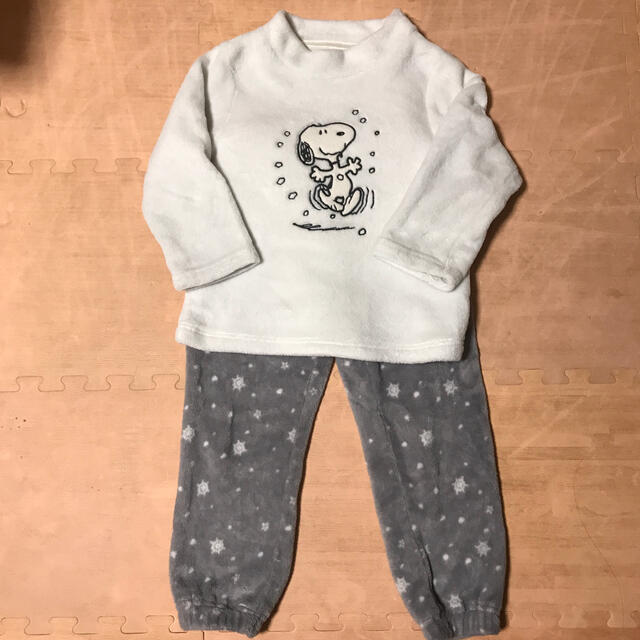 GU(ジーユー)の【中古】フリースパジャマ　120サイズ キッズ/ベビー/マタニティのキッズ服女の子用(90cm~)(パジャマ)の商品写真