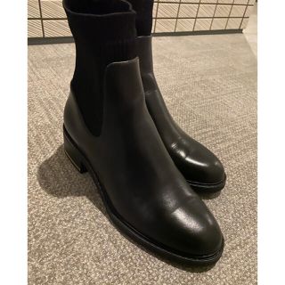 ザラ(ZARA)のZARA ショートブーツ　黒　24cm(ブーツ)