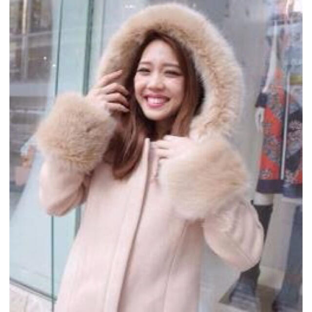 rienda(リエンダ)のrienda Faux Fur フーディレースコンビ レディースのジャケット/アウター(毛皮/ファーコート)の商品写真