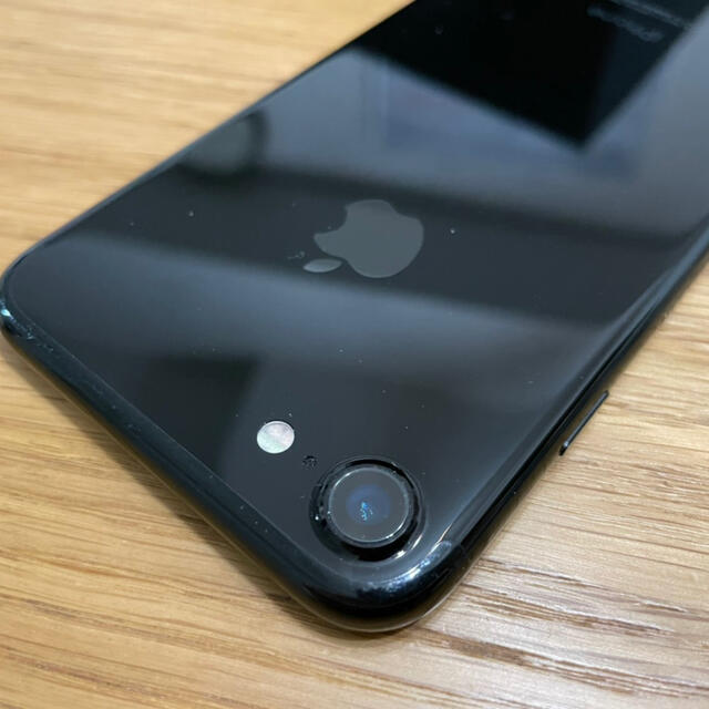 Apple(アップル)の♦︎美品iPhone 7 Jet Black 128 GB SIMフリー♦︎ スマホ/家電/カメラのスマートフォン/携帯電話(スマートフォン本体)の商品写真