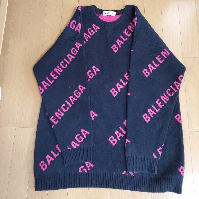 BALENCIAGAニット黒ピンク