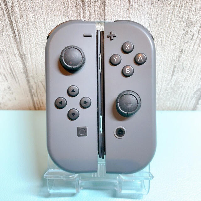 Nintendo Switch(ニンテンドースイッチ)の美品 人気カラー 廃盤グレーSwitch 左右セット ジョイコンJoy-Con エンタメ/ホビーのゲームソフト/ゲーム機本体(家庭用ゲーム機本体)の商品写真