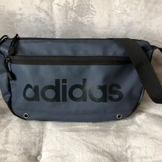 adidas(アディダス)の値下げ　adidas アディダス　ショルダーバッグ　 メンズのバッグ(ショルダーバッグ)の商品写真